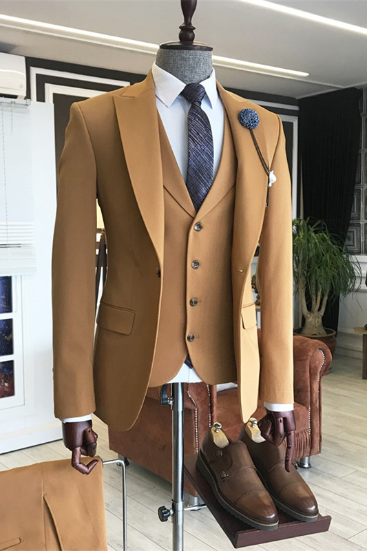 Julien Gold Brown Fashion Peaked Lapel Men Suits with Three Pieces