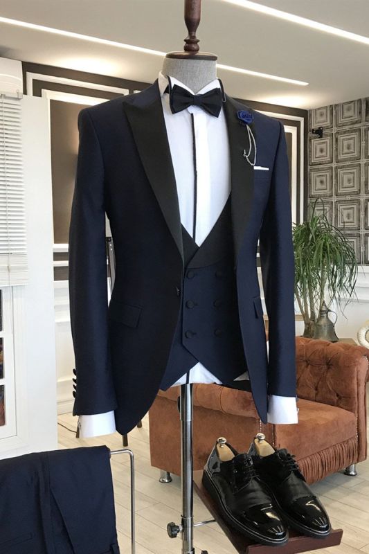 Trendy Dark Blue Prom Men Suits With Black Peaked Lapel