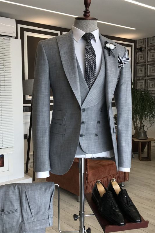 Joyce Trendy Gray Small Plaid Peaked Lapel 3 Flaps Bespoke Business Suits For Men