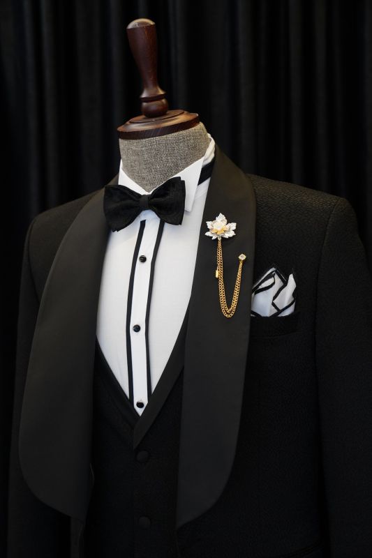 Glamorous Red Three-Piece Wedding Suit For Men - Slim Fit Shawl Lapel main image 1