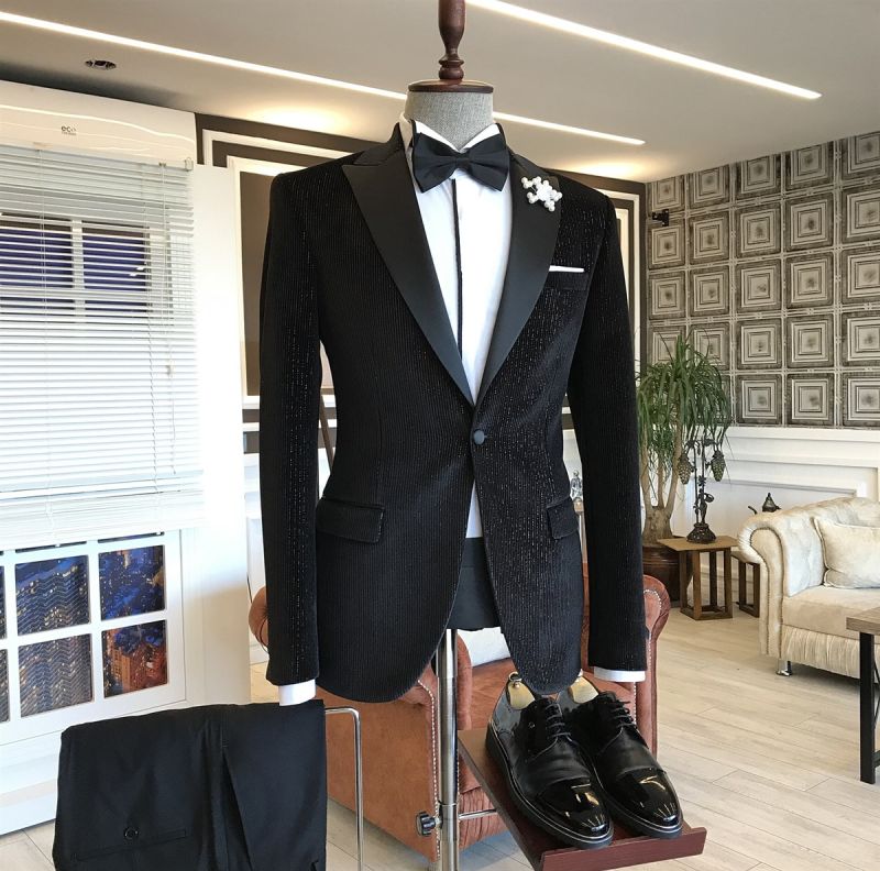 Amazing Pink Striped Peaked Lapel Fitted Men Suits Online