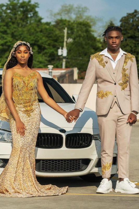Augus Khaki Notched Lapel Three Pieces Prom Suits With Golden Appliques