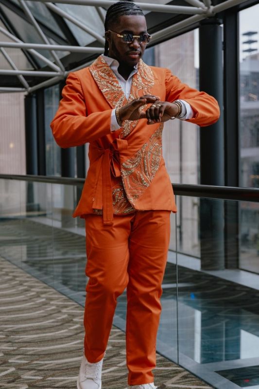 Chasel Chic Orange Shawl Lapel Prom Suits With Gold Appliques