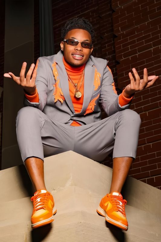 Darnell Handsome Gray Notched Lapel Prom Suits With Orange Appliques