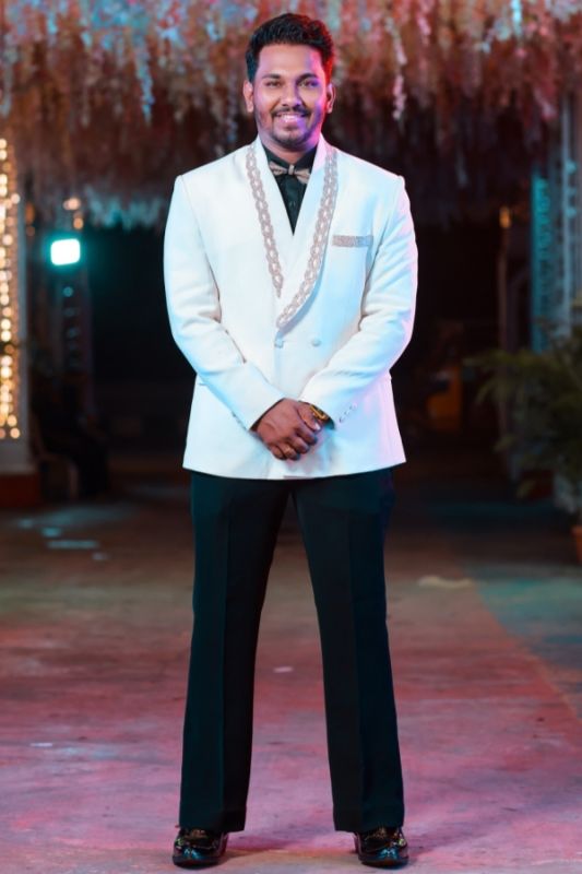 Claire Gentle White Double Breasted Prom Suits With Beadings Shawl Lapel