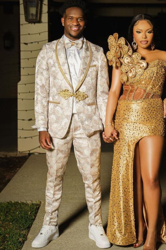 Humphrey Charming Apricot Jacquard Shawl Lapel Prom Suits With Binding