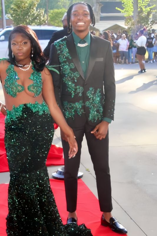 Harry Generous Black Notched Lapel Beading Prom Suits With Crystal