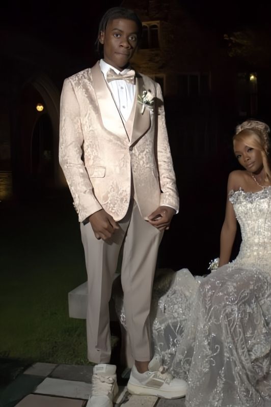 Heather Fashion Apricot Jacquard Shawl Lapel Three Pieces Prom Suits