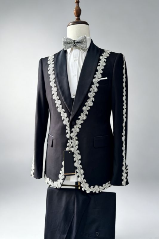 Les Chic Black Shawl Lapel Three Pieces Prom Suits With Beading