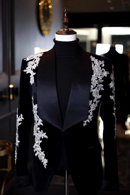 Lynn Stylish Black Velvet Shawl Lapel Prom Suits With Appliques