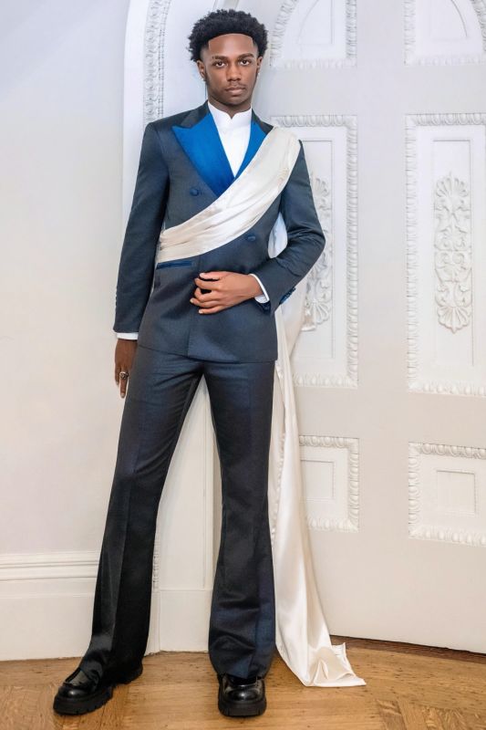 Noah Decent Navy Double Breasted Peaked Lapel Prom Suits With Long Sash