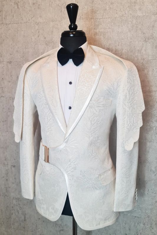Roman Chic White Jacquard Peaked Lapel Prom Suits With Shawl