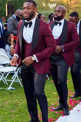 New Arrival Stylish Red Jacquard Three-Piece Shawl Lapel Wedding Groomsmen Suits Online_1