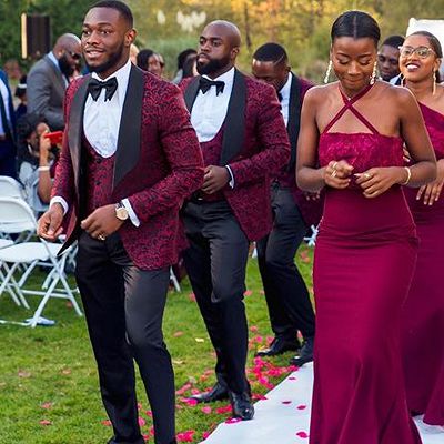 New Arrival Stylish Red Jacquard Three-Piece Shawl Lapel Wedding Groomsmen Suits Online