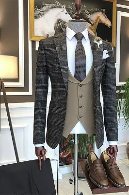 Bertran Chic Coffee Plaid Three Pieces Peaked Lapel Business Men Suits_4