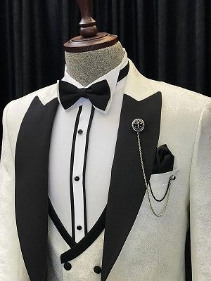 Alvin New Arrival White Jacquard Three Pieces Wedding Suits With Black Peaked Lapel_2