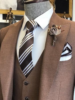 Claude Chic Brown Peaked Lapel Three Pieces Best Fitted Business Men Suits_2