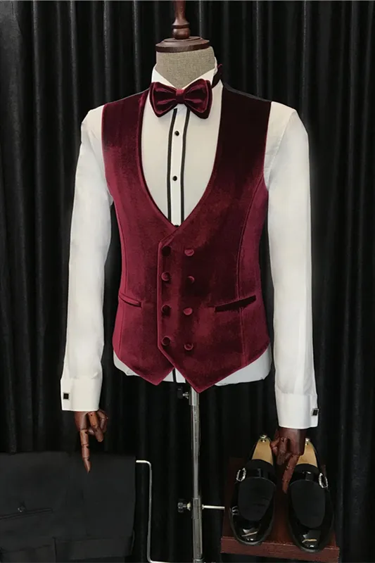 New Arrival White Three Pieces Wedding Suit with Velvet Lapel