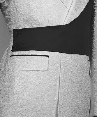 Brooklyn Handsome White Notched Lapel Jacquard Prom Suits With Black Crossover Satin Panel