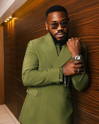 Carl Elegant Grass Green Peaked Lapel Satin Prom Suits With Double Vents