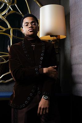 Christian Elegant Burgundy Velvet Prom Suits With Eyelet Buttons_2