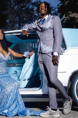 Horace Classic Gray Notched Lapel Three Pieces Prom Suits With Appliques