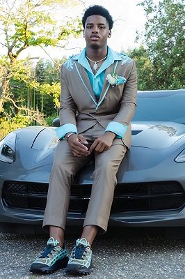 Grant Fashion Gray Notched Lapel Appliques Prom Suits