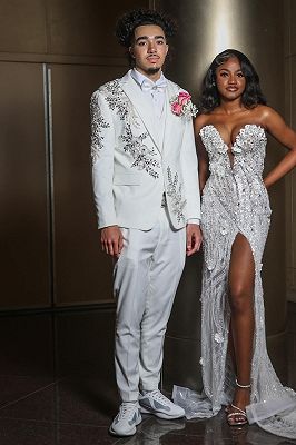 Kelly Bespoke White Peaked Lapel Three Pieces Prom Suits With Beading