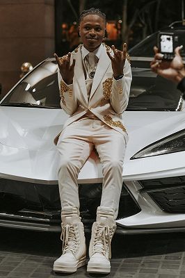 Jerry Stylish White Peaked Lapel Three Pieces Prom Suits With Beading