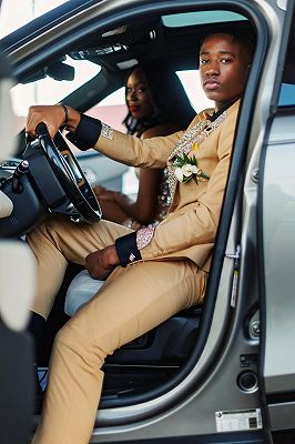 Jerome Handsome Daffodil Three Pieces Prom Suits With Sequins Peaked Lapel_3