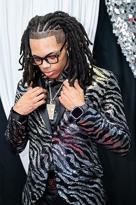 Jeffrey Modern Silver Sequins One Button Prom Suits With Satin Shawl Lapel_3