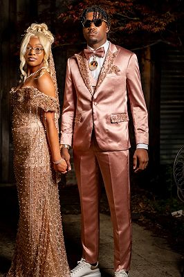 Ken Charming Nude Pink Peaked Lapel Three Pieces Prom Suits With Beading_2