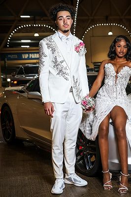 Kelly Bespoke White Peaked Lapel Three Pieces Prom Suits With Beading_3