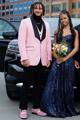 Jeff Fashion Pink Jacquard Three Pieces Prom Suits With Black Shawl Lapel