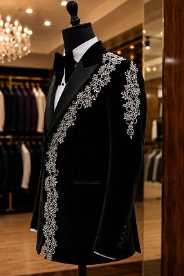 Lynn Stylish Black Velvet Shawl Lapel Prom Suits With Appliques