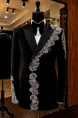 Lynn Stylish Black Velvet Shawl Lapel Prom Suits With Appliques